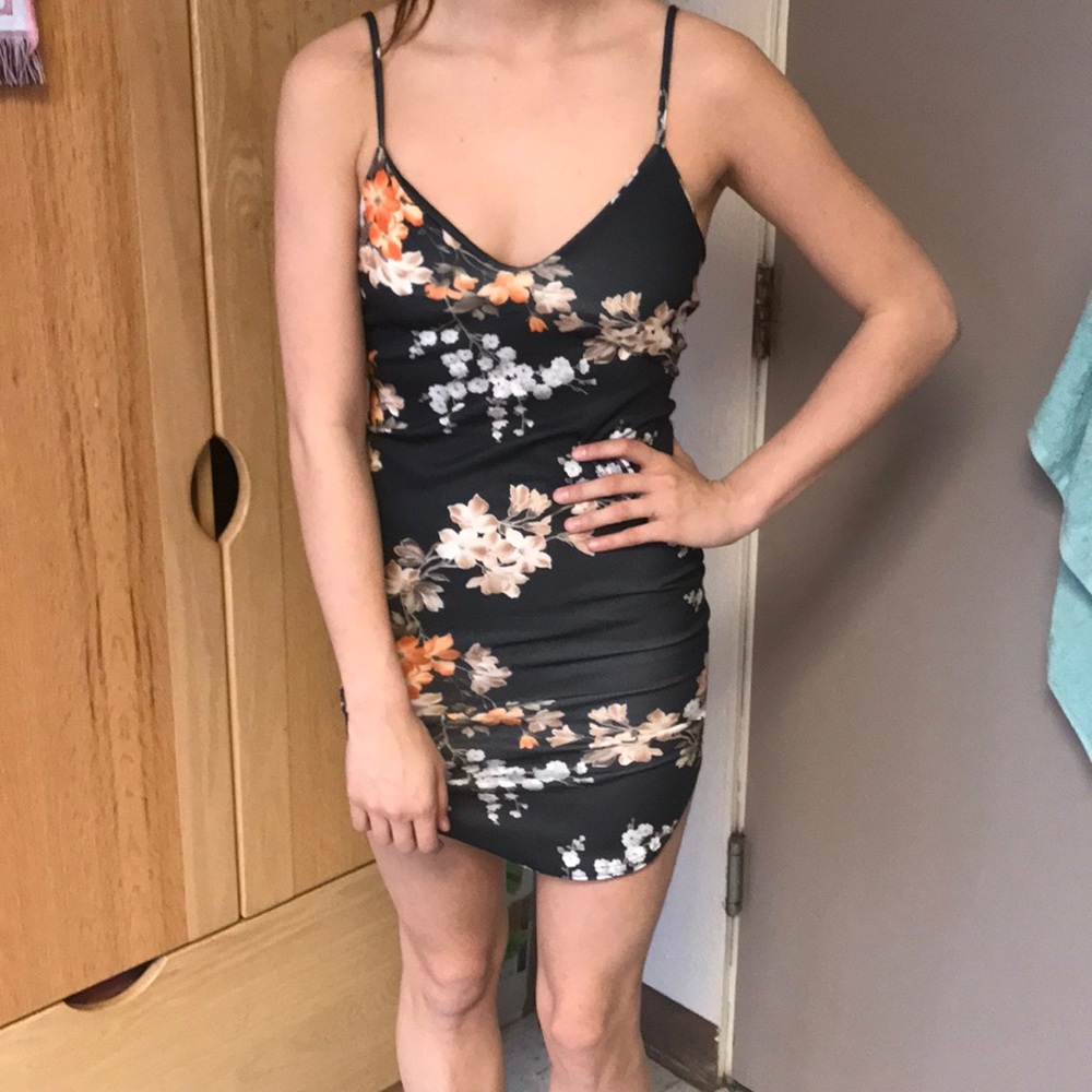 Super cute floral bodycon dress!